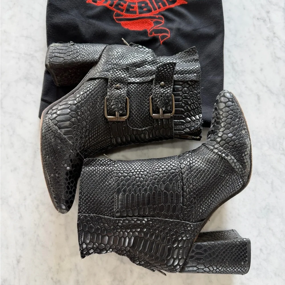 Freebird Joey Black Embossed Snakeskin Leather Booties Size 9 - Picture 1 of 10